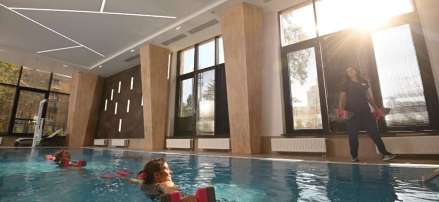 Аквааэробика для беременных⁚ польза и безопасность