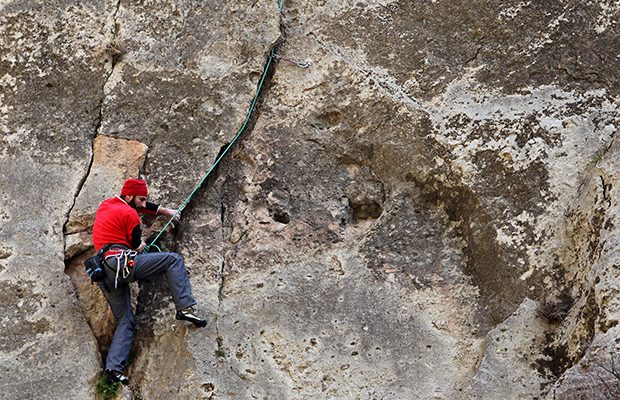 Оборудование для скалолазания⁚ выбор и использование
