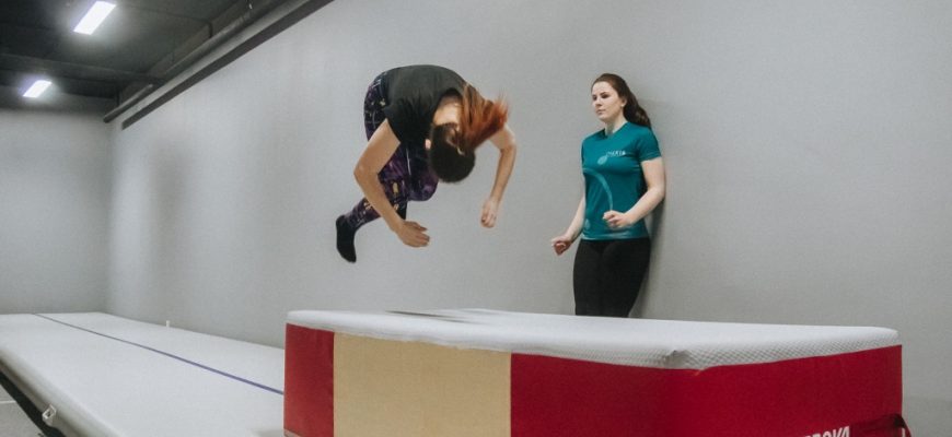 Освоение прыжков и трюков⁚ поэтапное обучение с учётом техники безопасности