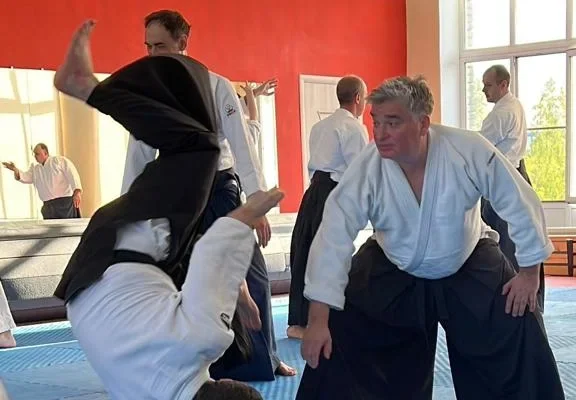 Совершенствование техники айкидо⁚ от новичка к мастеру 5 Совершенствование техники айкидо⁚ от новичка к мастеру